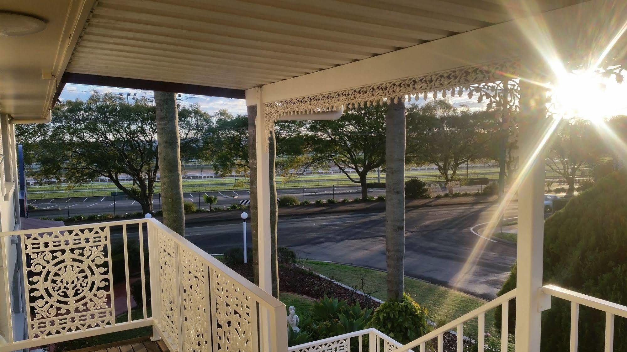 Clifford Park Motor Inn Toowoomba Exterior photo